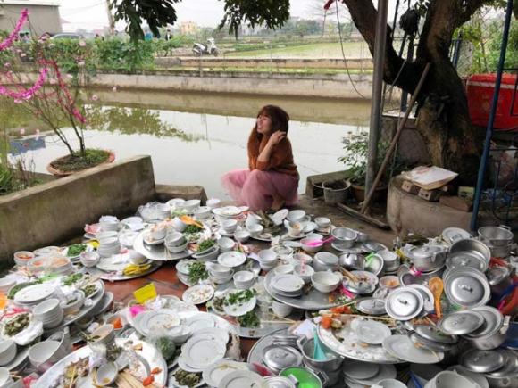 nàng dâu phải rửa núi bát đĩa trong ngày cưới nàng dâu phải rửa núi bát đĩa trong ngày cưới