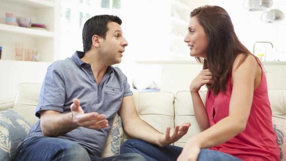 Khi nhìn thấy thủ phạm tặng hoa trước cổng nhà, tôi sững sờ không dám tin vào mắt mình - Ảnh 1. Khi nhìn thấy thủ phạm tặng hoa trước cổng nhà, tôi sững sờ không dám tin vào mắt mình - Ảnh 1.