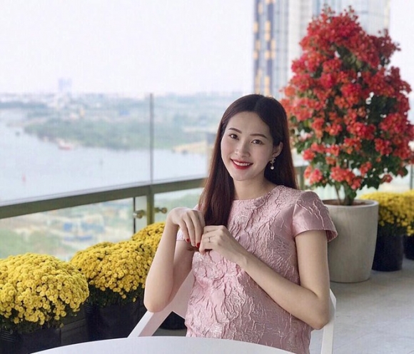 Hoa hậu Đặng Thu Thảo khoe nhan sắc rực rỡ kinh ngạc sau 2 tháng sinh con gái đầu lòng - Ảnh 3.