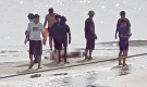 2 mẹ con du khách người Hà Nội đuối nước thương tâm khi tắm biển Thiên Cầm