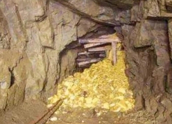 Lão nông tìm thấy 50kg vàng trong khe núi: Tưởng vừa phát tài ngờ đâu lại phải ngồi tù!
