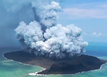 Núi lửa Tonga phun trào, giải phóng 50 triệu tấn hơi nước có thể khiến Trái Đất ấm lên
