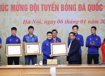 Cầu thủ Việt Nam duy nhất 3 lần được tặng Huân chương Lao động, đó là ai? 