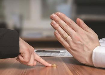 Trong hôn nhân, ai sợ ly hôn hơn? Câu trả lời từ những người từng trải khiến nhiều người giật mình