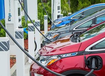 Nên ngồi trong xe khi đang sạc điện, tại sao?