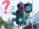 Người điều khiển phương tiện dừng xe khi đèn xanh còn 5 giây có vi phạm và bị xử phạt hay không?
