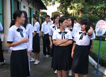 Học sinh tự tử: Người lớn thiếu quan tâm?