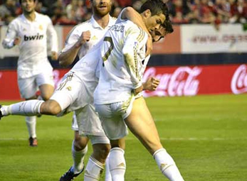 Khi Ronaldo chỉ tay vào chân mình…