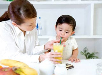 Chăm trẻ mùa hè - khó mà dễ