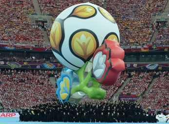 Video Lễ khai mạc VCK Euro 2012: Ngắn gọn nhưng trang trọng