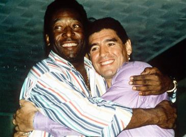 Maradona: Giải thưởng FIFA cho Pele không bằng... đống phân