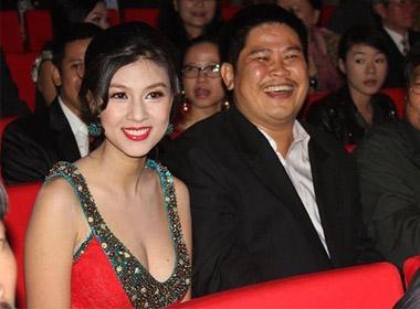 Kim Thư bán xôi giúp chồng trả nợ