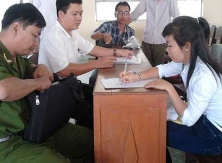 Thiếu nữ về nhà sau 4 năm mất tích: Người cha nuôi nói gì?