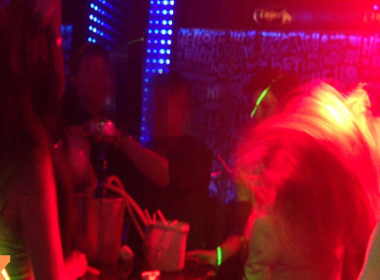 Bóng cười làm loạn bar Hà Nội
