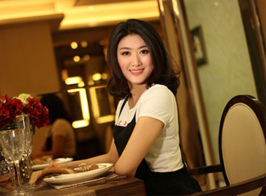 Nữ doanh nhân xinh đẹp, giàu có đăng tin tuyển chồng