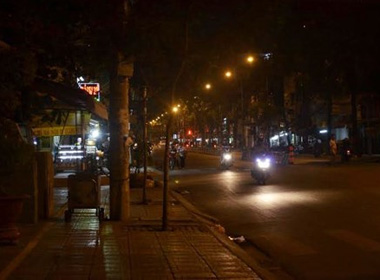 Rúng động súng nổ đêm khuya gần trụ sở Công an
