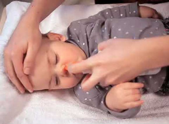 Cách xử lý khi trẻ chảy máu cam