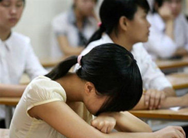Báo động tình trạng học sinh tự tử vì thi cử