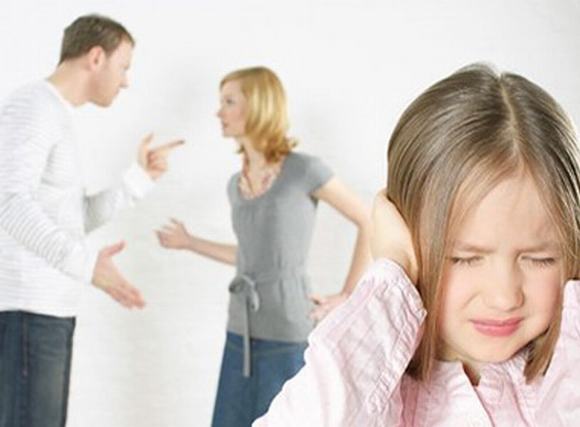 Nguy cơ mất hạnh phúc và quyền nuôi con sau lần giận chồng bỏ nhà đi