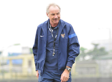 HLV Alfred Riedl: 'Bóng đá VN đừng ảo tưởng về U19'