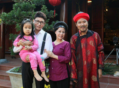 Vượng Râu làm 'ông xã' của đàn chị U60 trong hài Tết 