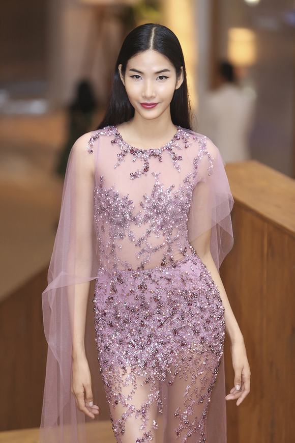 hoang-thuy-vay-hong-11
