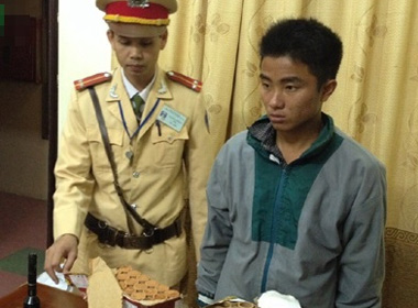 Bắt giữ đối tượng vận chuyển hơn 7,5kg pháo nổ đi tiêu thụ 