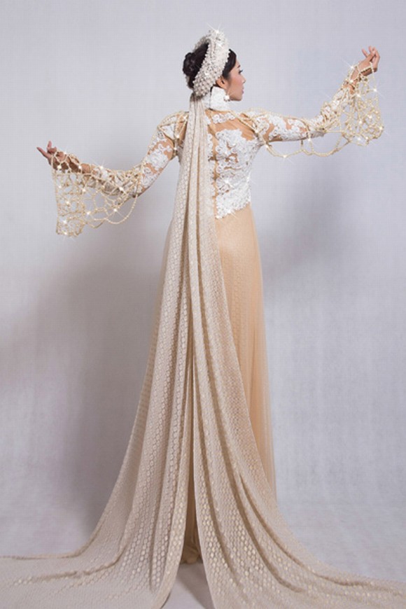 ao-dai-tien-ty-cua-sao-viet-11