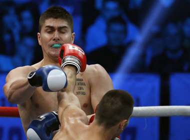 Bỏ bóng rổ đến kickboxing, nhận ngay quả đắng