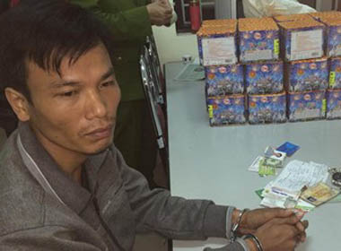 Bắt gần 2 tạ pháo lậu ở Nghệ An