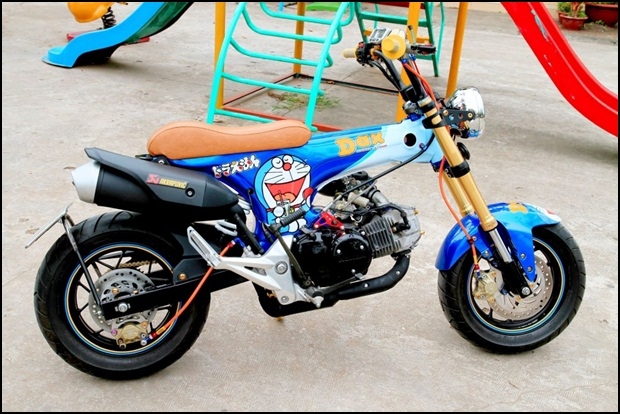 Honda Dax này đã hoàn toàn lột xác nhờ dọn lại full dàn ngoài của chiếc Honda MSX 125 chừa lại phần khung sườn máy