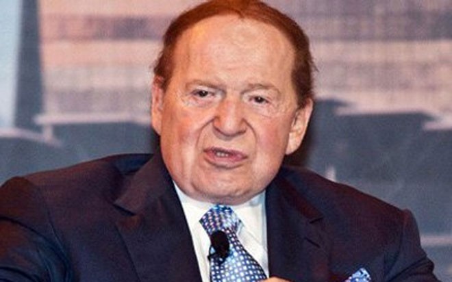 18. Sheldon Adelson<br><br>Giá trị tài sản ròng: 31,4 tỷ USD<br>Tăng/giảm tài sản trong năm 2014: -6,6 tỷ USD<br>Tăng/giảm vị trí trong xếp hạng: -10 bậc<br>Nguồn tài sản chính: Tập đoàn sòng bạc Las Vegas Sands<br>Quốc gia: Mỹ