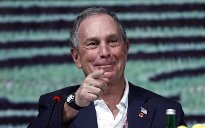 14. Michael Bloomberg<br><br>Giá trị tài sản ròng: 35,5 tỷ USD<br>Tăng/giảm tài sản trong năm 2014: +2,5 tỷ USD<br>Tăng/giảm vị trí trong xếp hạng: +2 bậc<br>Nguồn tài sản chính: Tập đoàn truyền thông Bloomberg<br>Quốc gia: Mỹ