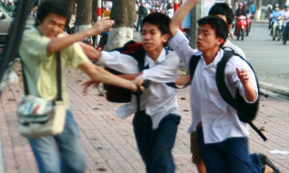 Bạo lực học đường, người lớn ở đâu?