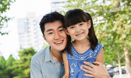 Vợ mất, tôi phải giả gái suốt hơn 4 năm qua để làm mẹ của con gái