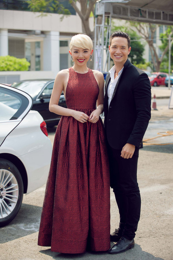 Kim Lý sánh bước bên Tóc Tiên 3