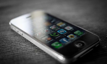 Vì sao iPhone 4S chính hãng giá cao vẫn còn bán tại VN?