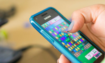 Nam thanh niên rách tay vì chơi Candy Crush cả tuần