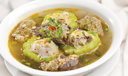 Canh cua mướp đắng thanh mát, đẹp da