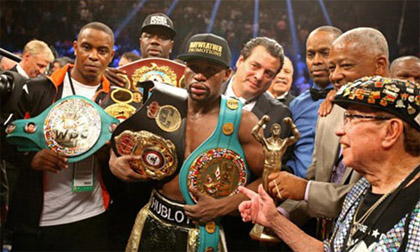 “Tay đấm bất bại” Floyd Mayweather bị tước đai giành được từ Pacquiao