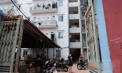 Hà Nội: Công an đục tường nhà giải cứu người phụ nữ bị rơi từ tầng 5 xuống đất
