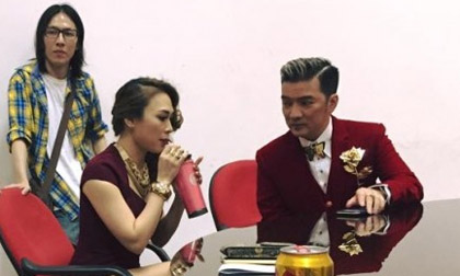 Đàm Vĩnh Hưng chăm sóc Mỹ Tâm trước mặt 'bạn trai' nữ ca sỹ