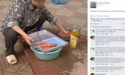 Xúc xích mốc meo được rửa bằng nước rửa bát gây hoang mang dư luận