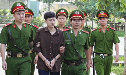 3 bị can vụ thảm sát 6 người lên xe thùng đến tòa án