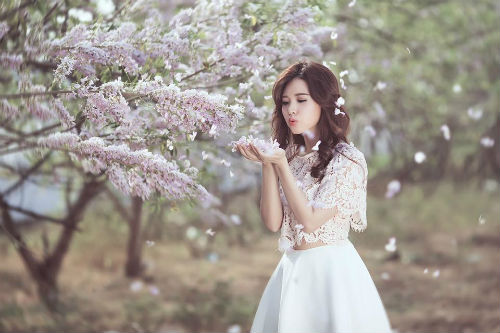 Mê mẩn ngắm hotgirl Midu giữa rừng hoa anh đào - Ảnh 3