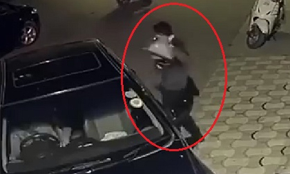 Cướp táo tợn dùng gạch ném vỡ kính ôtô rồi lấy túi xách