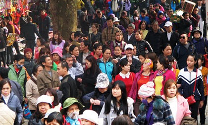 Chùa Hương chưa khai hội, du khách đã chen chân