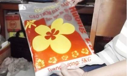 Nghi gạo giả vì cơm giống xác giấy