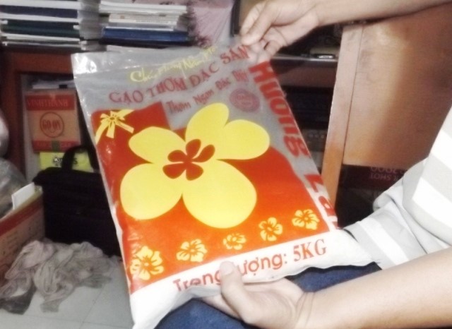 Nghi gạo giả vì cơm giống xác giấy