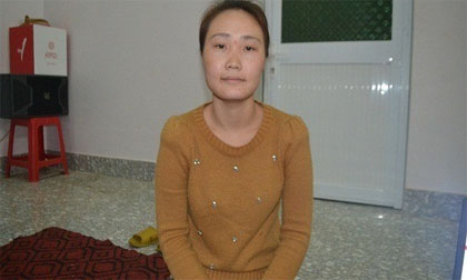 Xông vào nhà đánh người, cướp dây chuyền kim cương